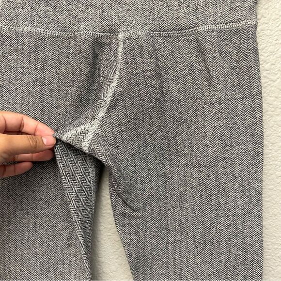 Lululemon Athletica Crop 21” Mini Grey Heathered Herringbone Size 2 - Picture 6 of 14